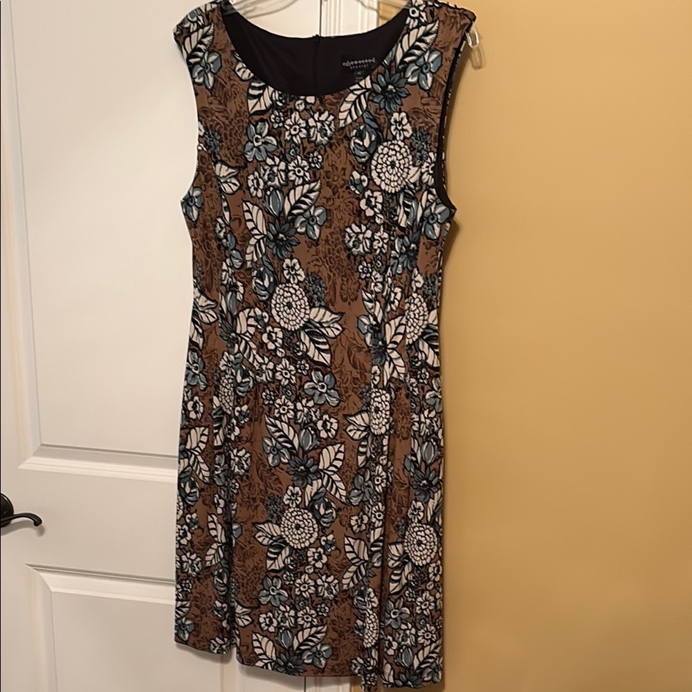 Sleeveless Floral Shift Dress in Brown and Blue